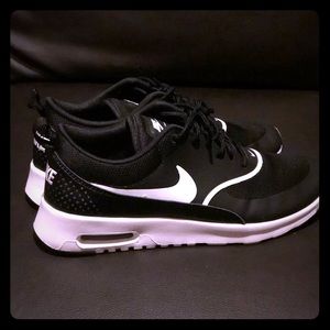 Nike Thea Air Max/ Women’s 9